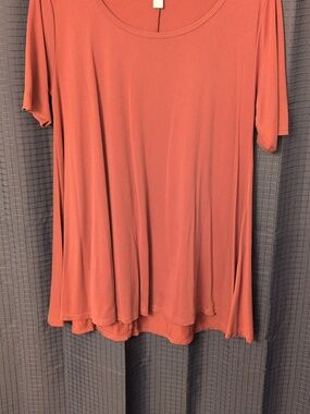 EUC LuLaRoe Scoop Neck Short Sleeve Top - Mauve S
